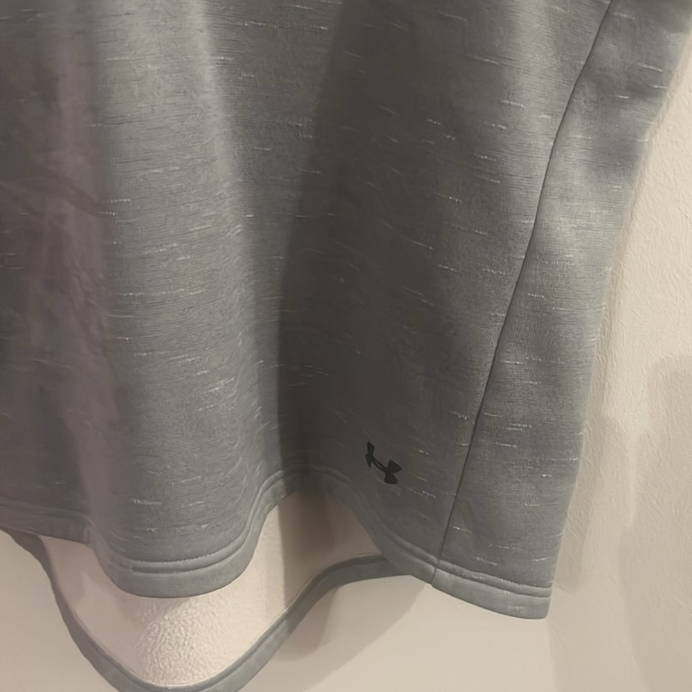 Gray Sleeveless Zip-Up UNDER ARMOUR Top - Picture 2 of 4